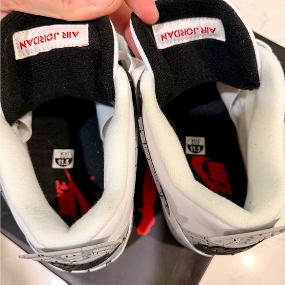 2015 Jordan’s 4’s BNIB 11.5 White/Black Cement - Picture 11 of 12